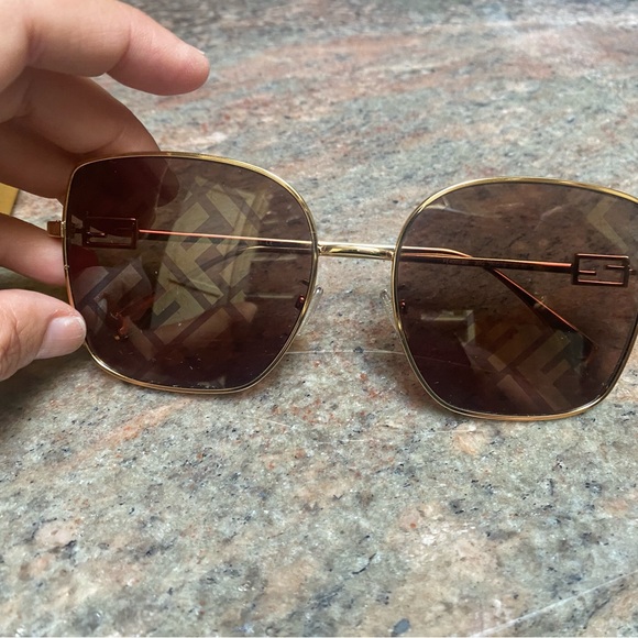 Fendi Baguette gold FF pattern sunglasses - worn twice in New Condition - Picture 10 of 14